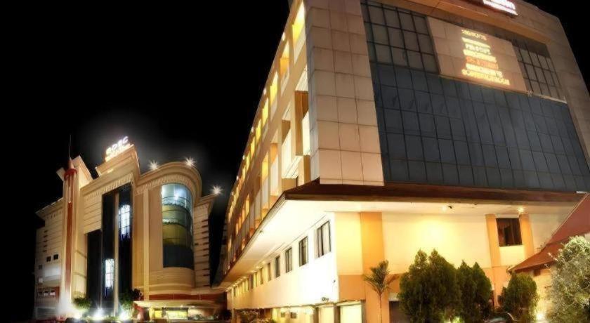 Hotel Banjarmasin International Zewnętrze zdjęcie